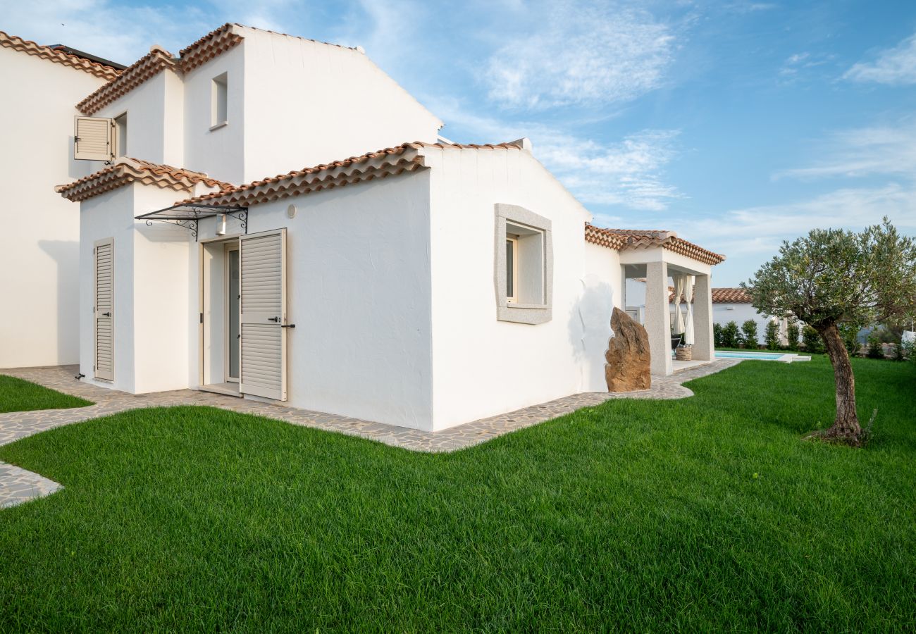 Bellevue 36E - villa with direct access to garden and pool in Budoni