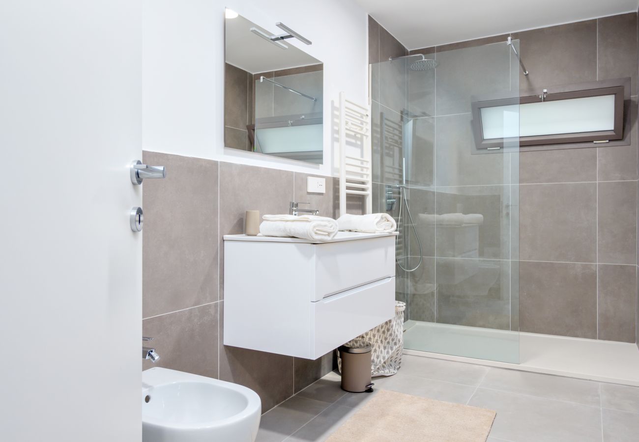 Villa Mathis - elegant bathroom with high-end finishes, perfect for a luxury stay in Sardinia