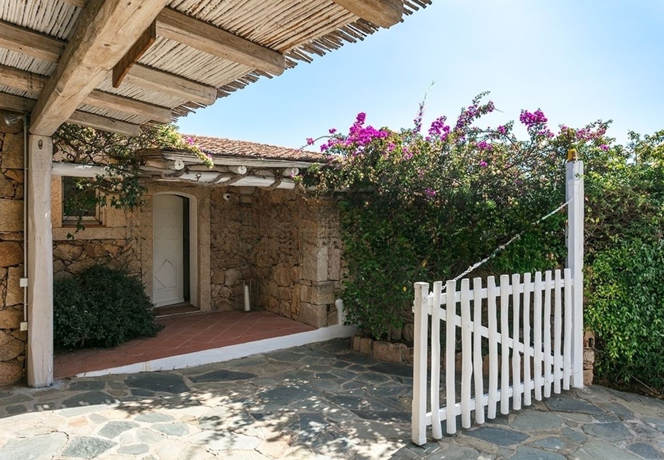 Villa Wave - Villa for rent with private garden, sea view in Costa Smeralda, Italy