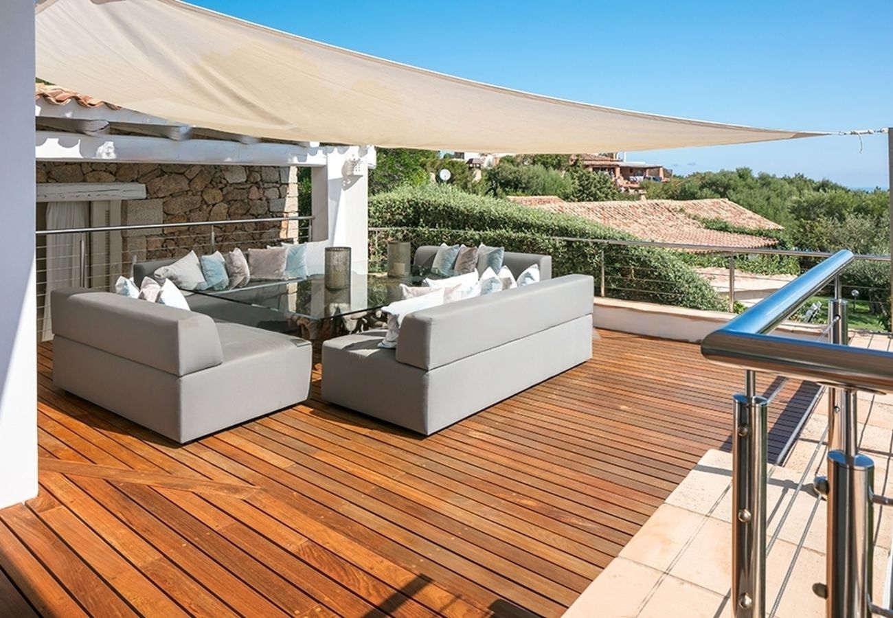 Villa Wave - Spacious outdoor terrace for al fresco dining, villa for rent in Costa Smeralda, Italy