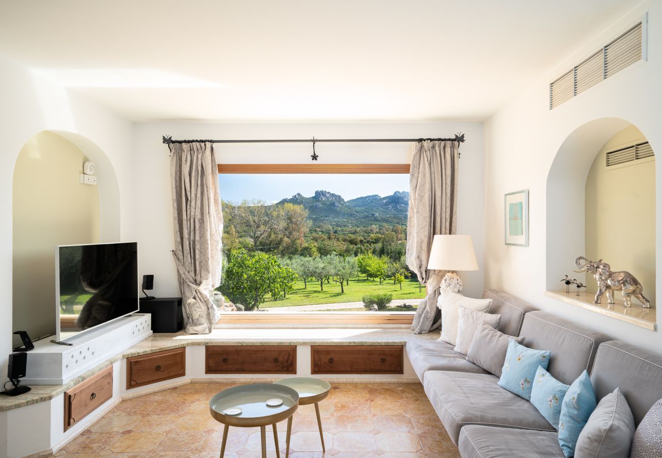 Villa Zenith - Living room with sofa and relaxation area, holiday home with pool in Sardinia