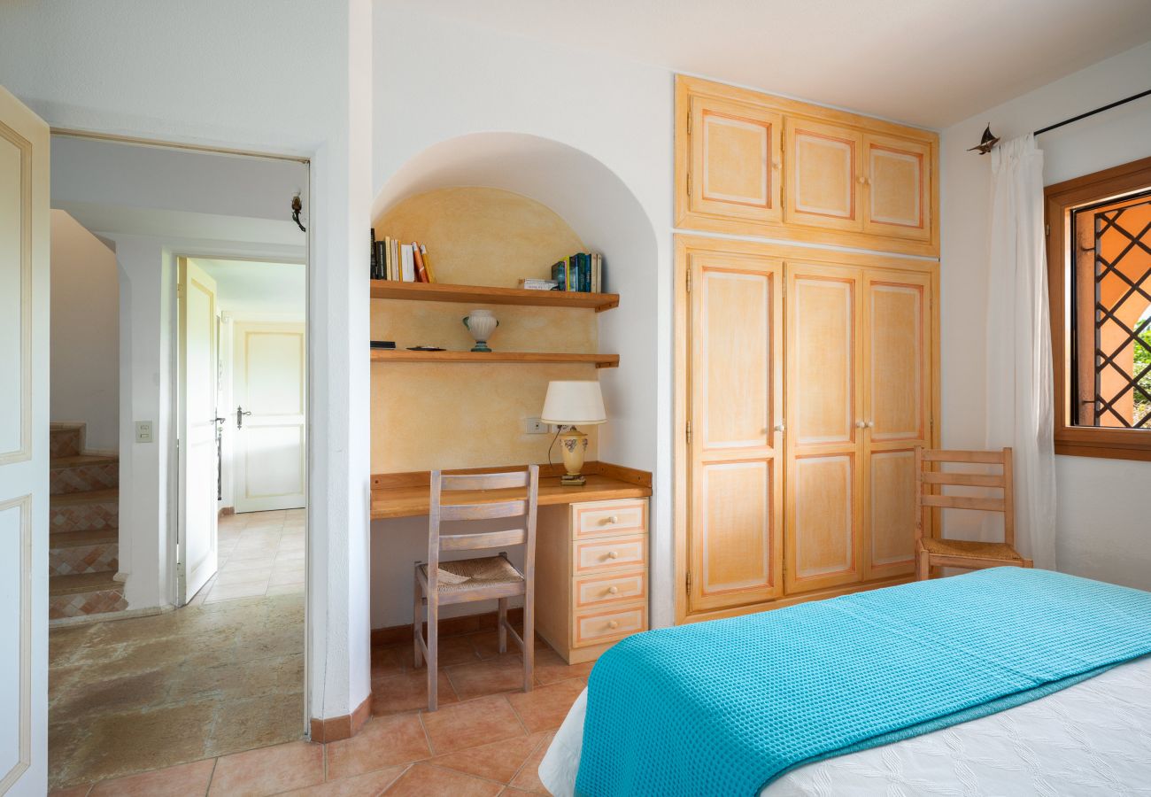 Villa Zenith - Spacious bedroom with garden view, luxury holiday home in Sardinia