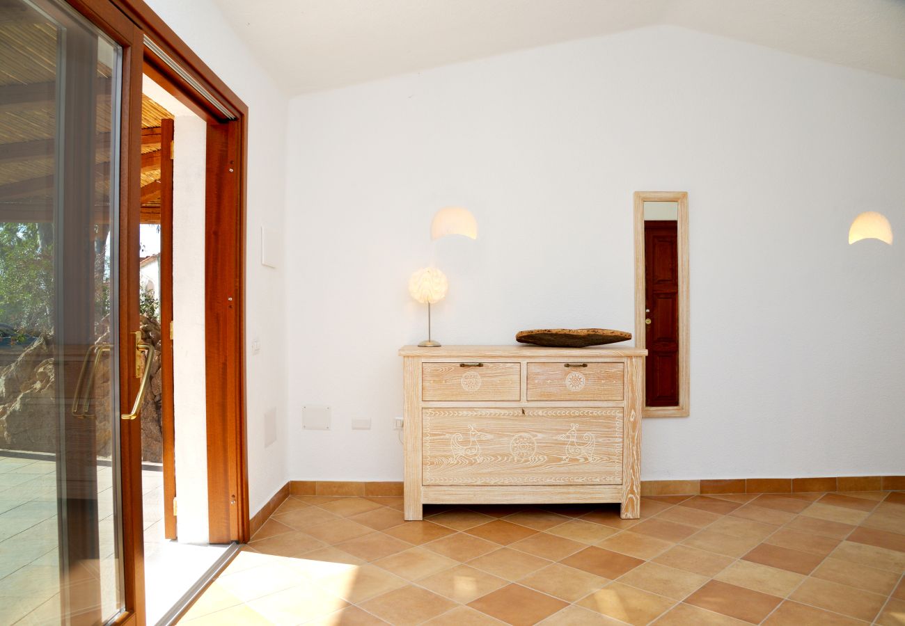 Villa Ibiscus - spacious and bright interiors with traditional furnishings, rental villa in Palau