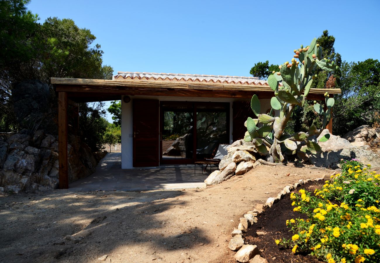 Villa Ibiscus - traditional villa with private garden, for rent in Palau near Porto Raphael