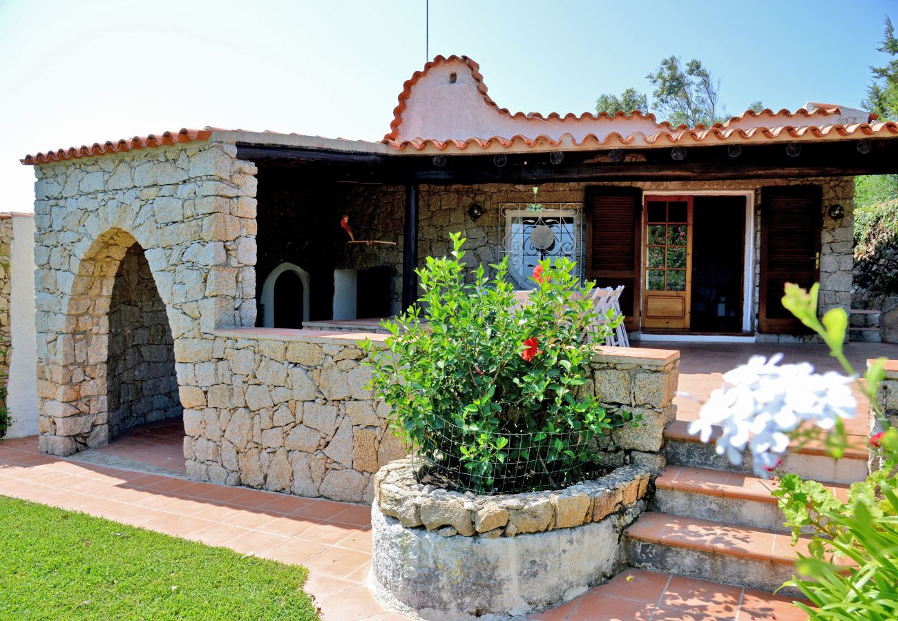 Villa Ibiscus - covered veranda with relaxation area, garden view in Klodge holiday home in Palau